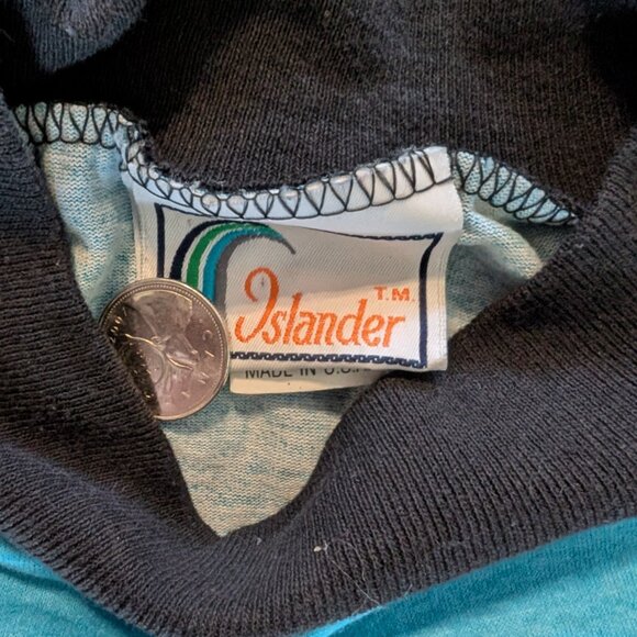 90's Islander Surf Style T-Shirt Made In USA Single Stitch - Size M - Picture 3 of 6
